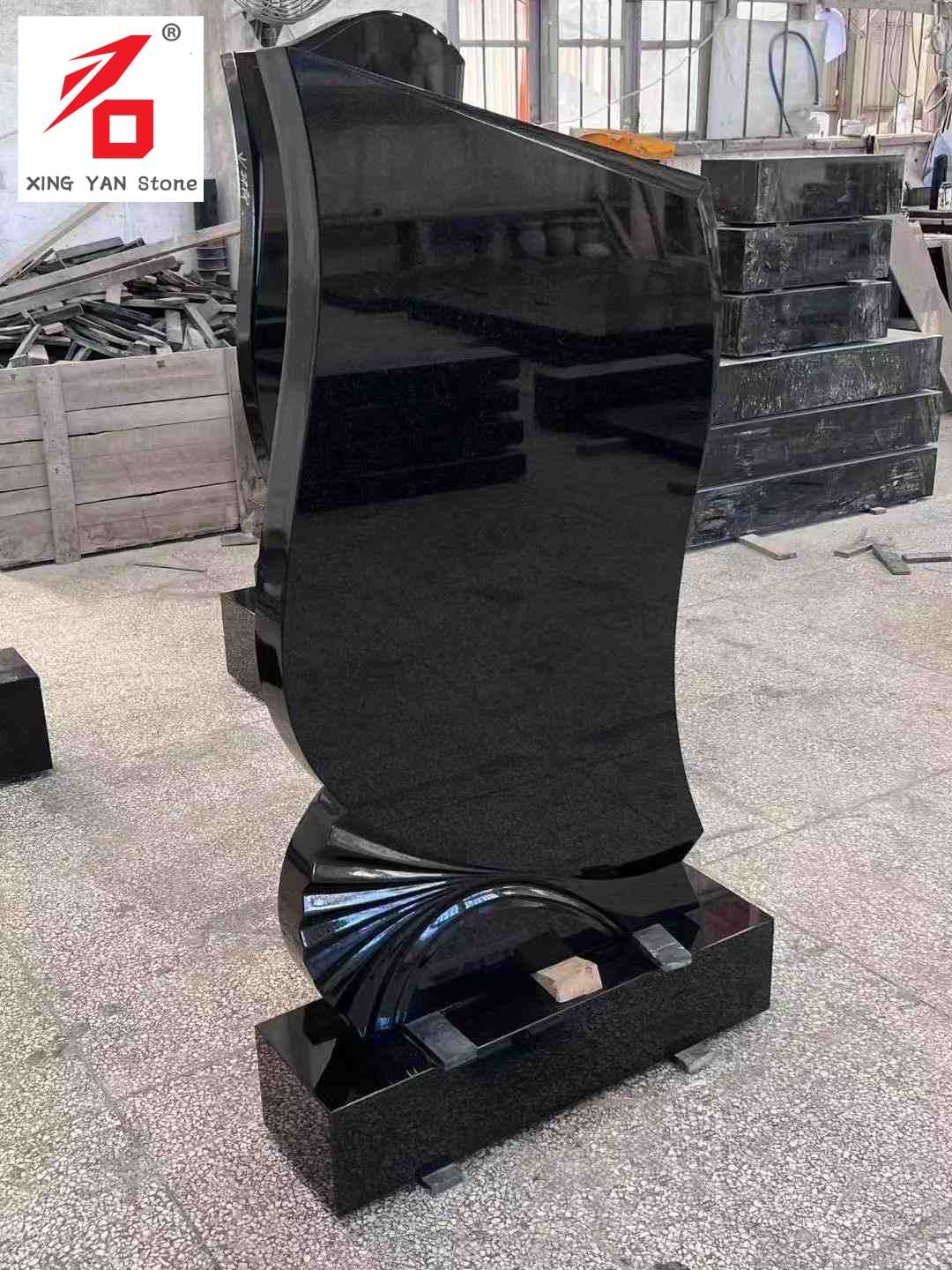 Juodos formos meninis antkapis