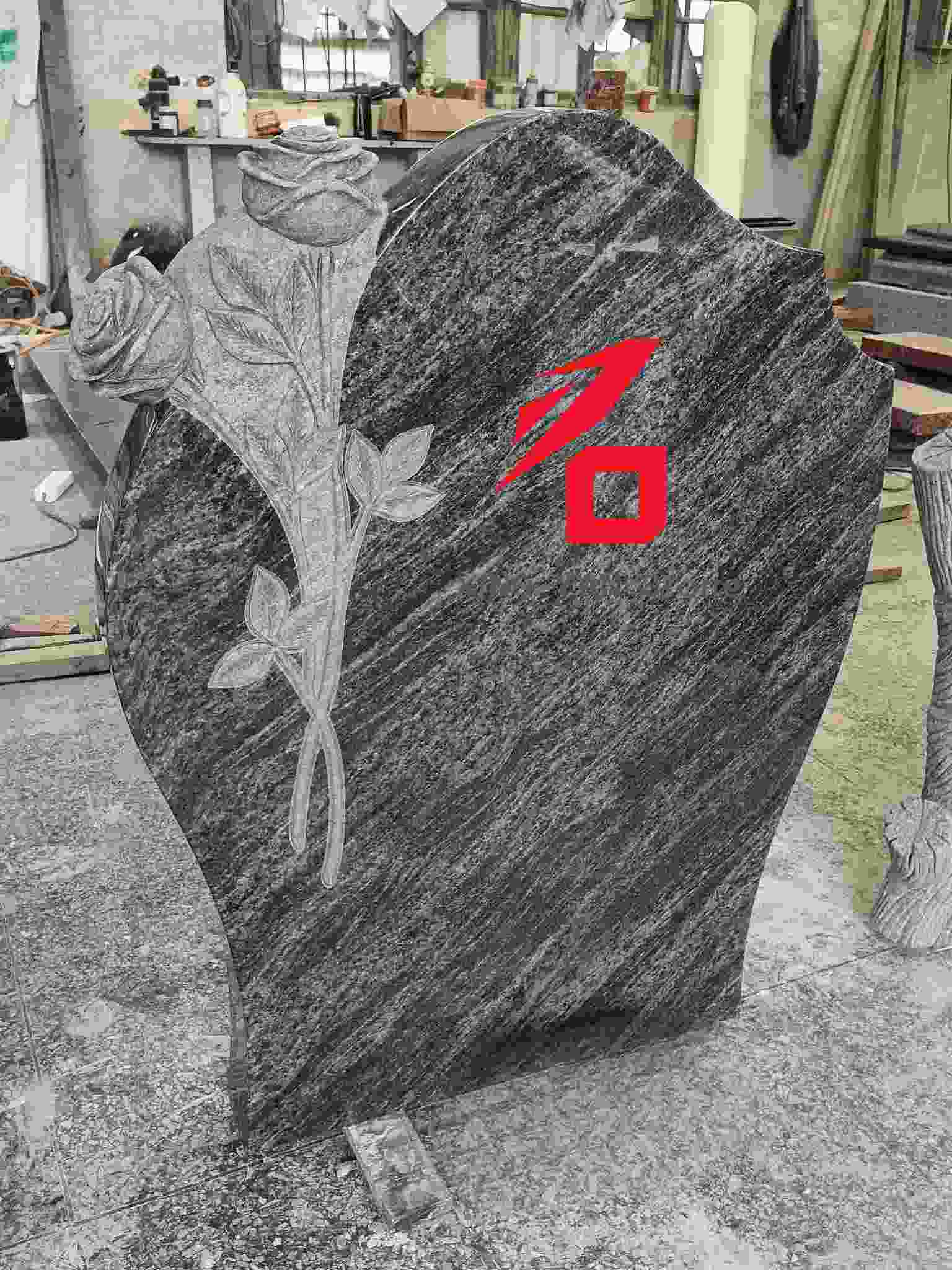 Širdies formos rožių atminimo paminklas